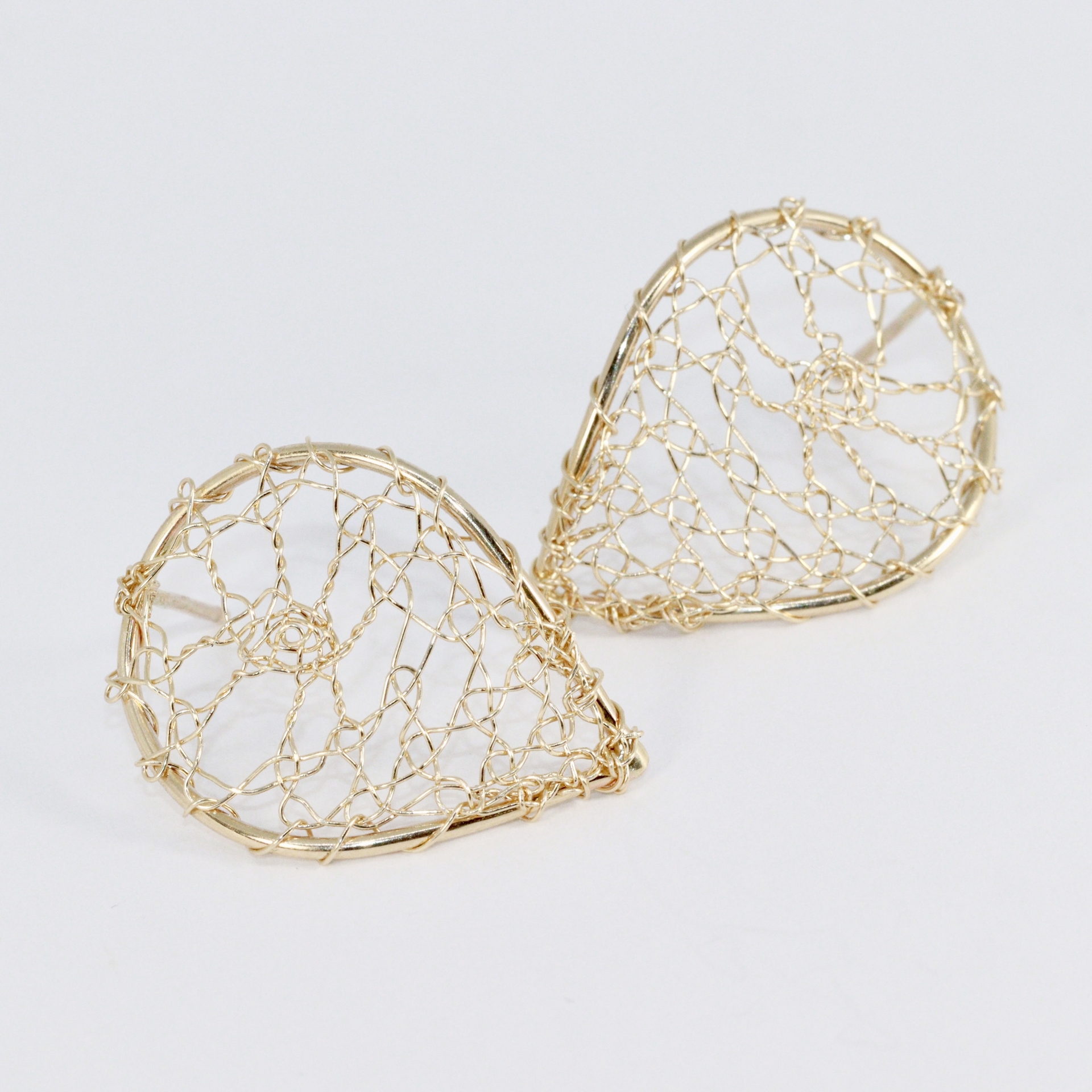 9ct Torchon Lace Curved Studs