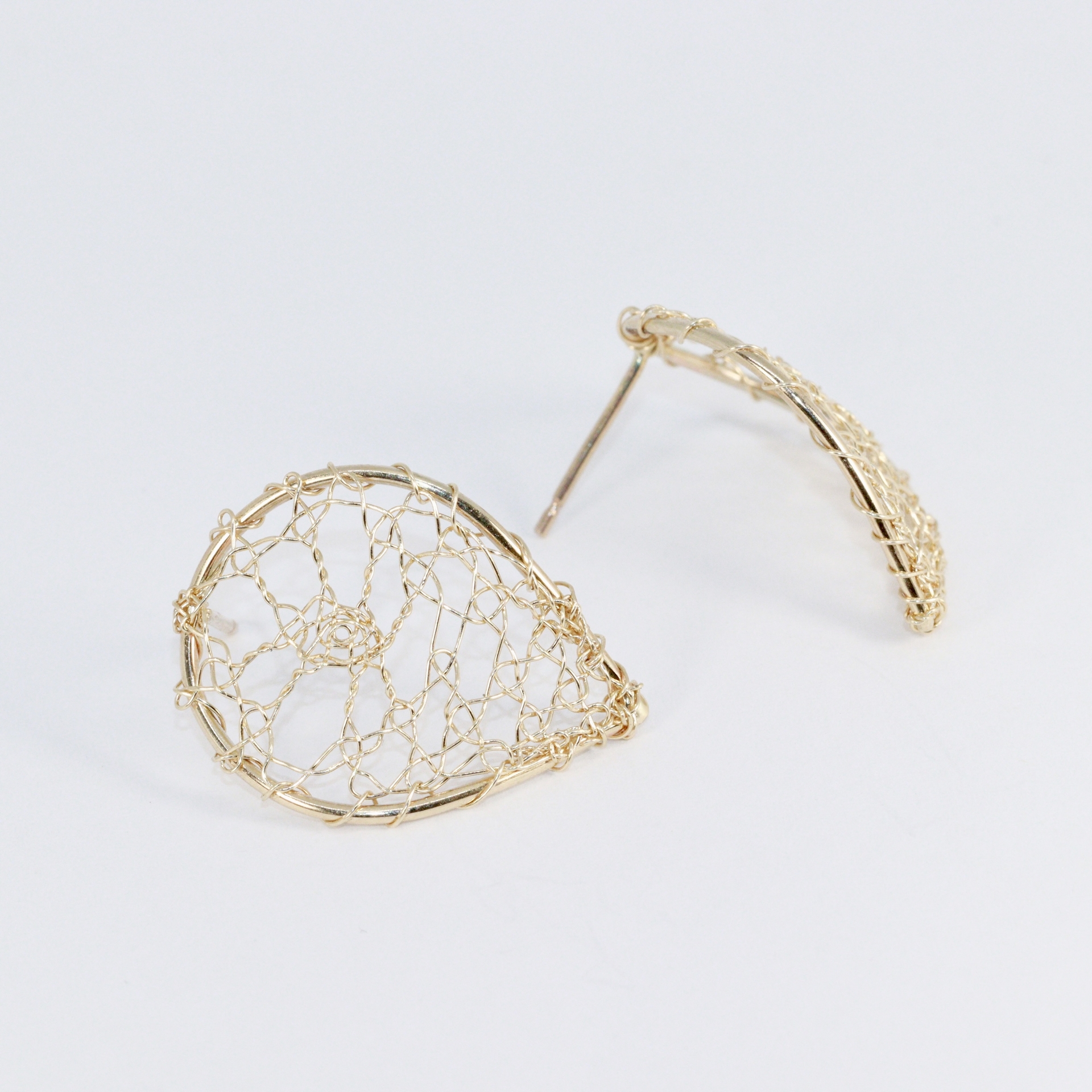9ct Torchon Lace Curved Studs